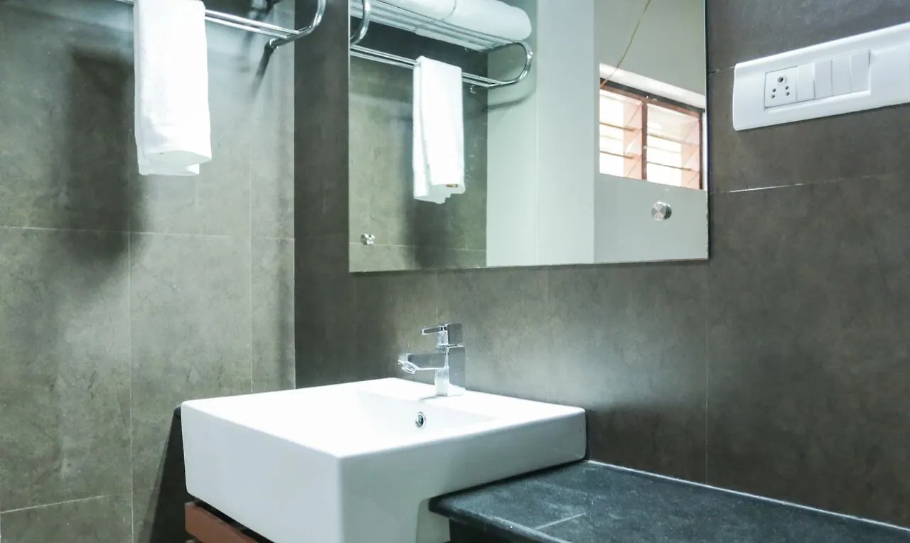 Oyo 16864 Soubhagya Residency Hotel Thalassery 3*,  India