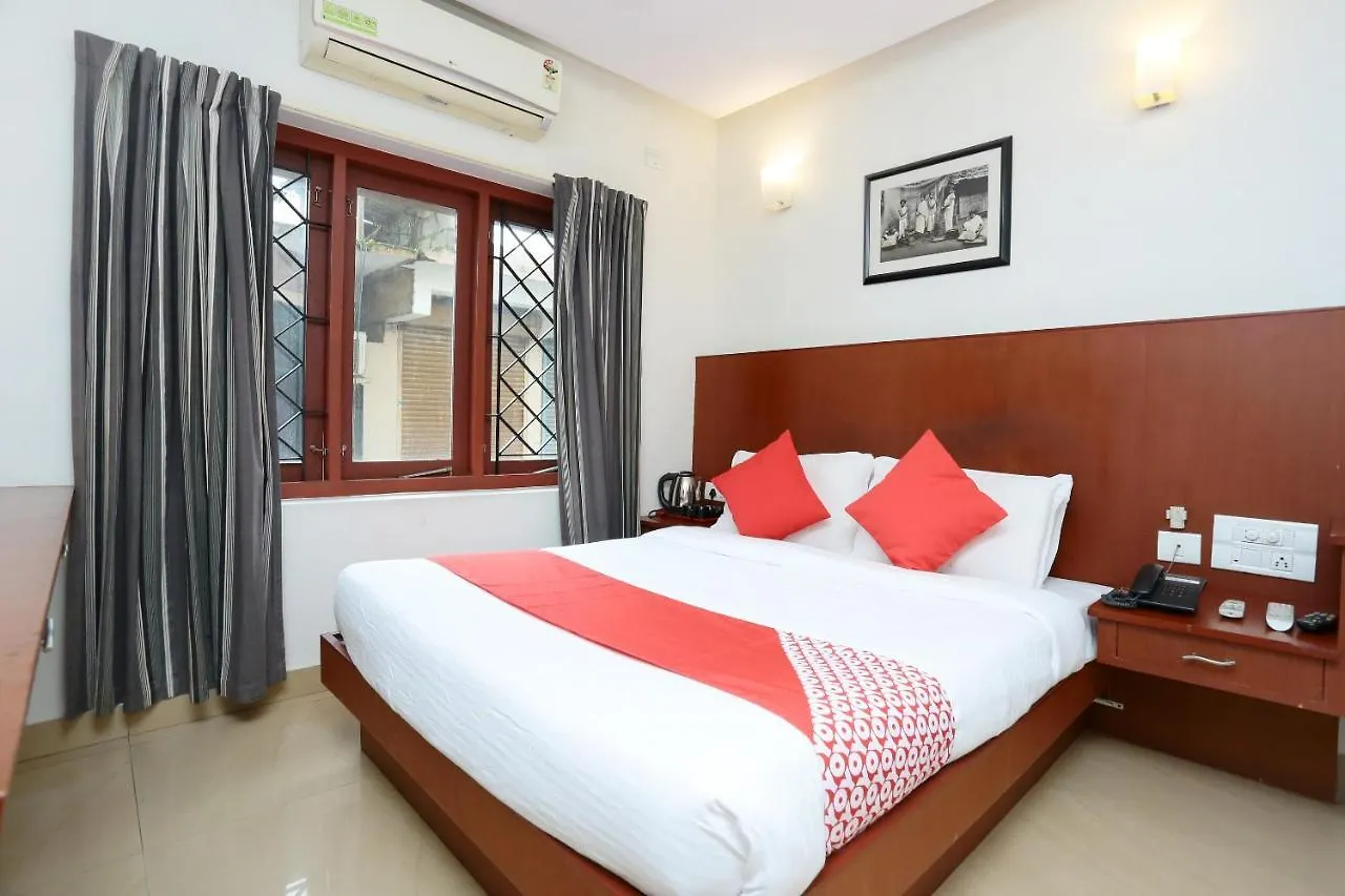 Oyo 16864 Soubhagya Residency Hotel Thalassery